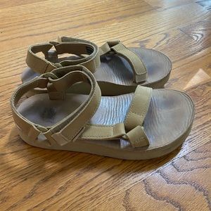 TEVA mid form sandals size 6